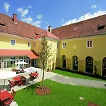Jufa - Self Check-in Hotel 3*